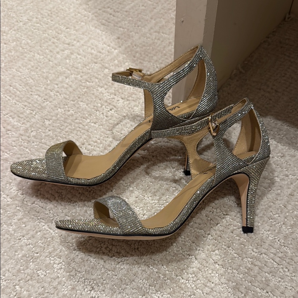 NWT VANELI Berk Platinum Silver Strappy Heel Shoe - Size 7
